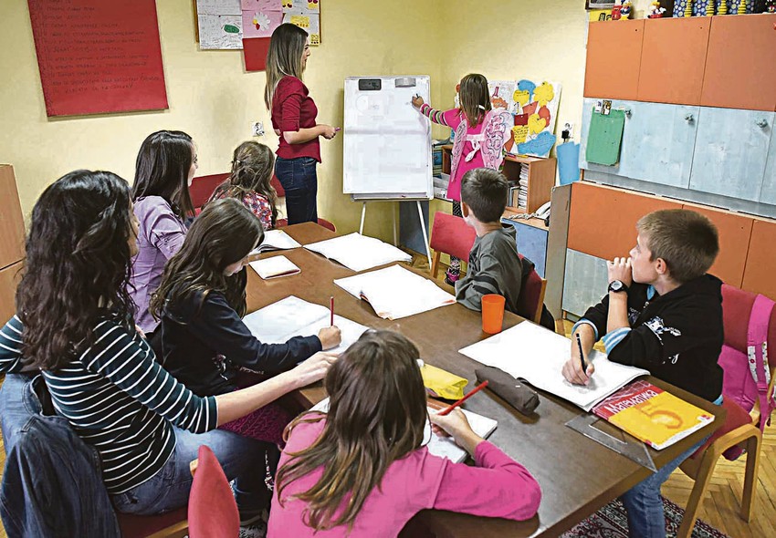 Studenti, njih 25, smenjuju se u nastavi