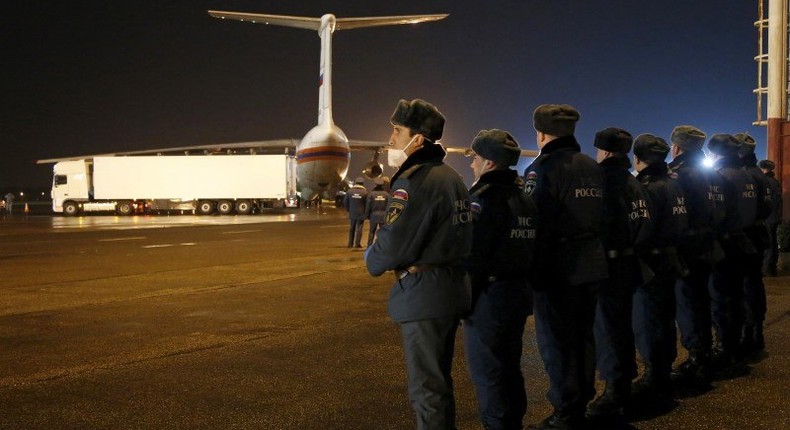 Russian emergency ministry officers wait to unload the bodies of victims of a Russian airliner, which crashed in Egypt's Sinai Peninsula on Saturday, at Pulkovo airport in St. Petersburg, Russia November 2, 2015. REUTERS/Dmitry Lovetsky/Pool