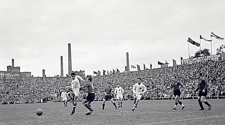 A hatalom nemcsak csapatot épített, hanem új  stadiont is. A Népstadiont  1953-ban adták át / Fotók: MTI/A Magyar Fotó/Molnár Edit