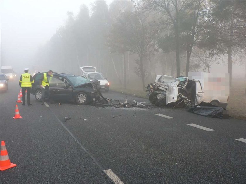 Ciężarówka zgniotła osobówkę. Tragiczny poranek na lubelszczyźnie