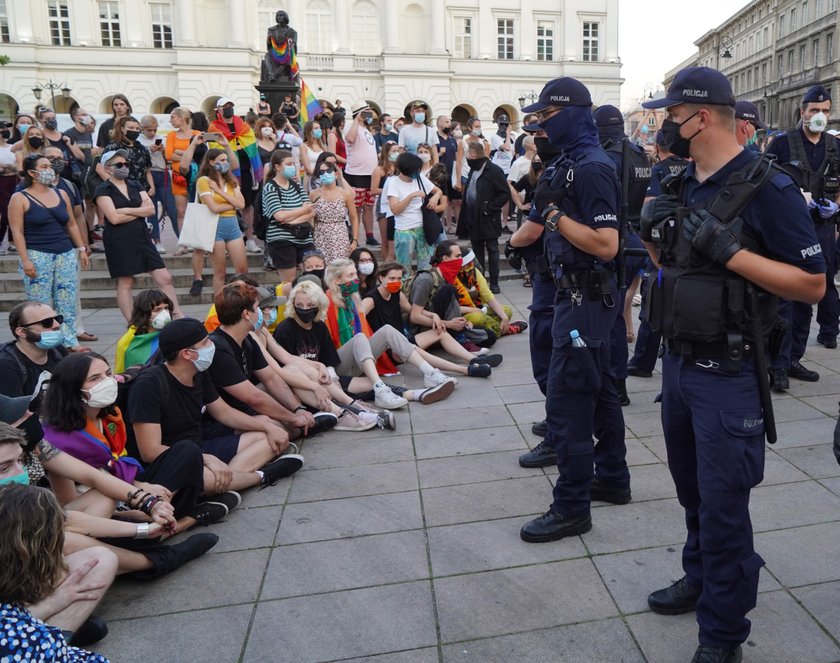 Zatrzymano Amerykankę podczas protestu działaczy LGBT w Warszawie!