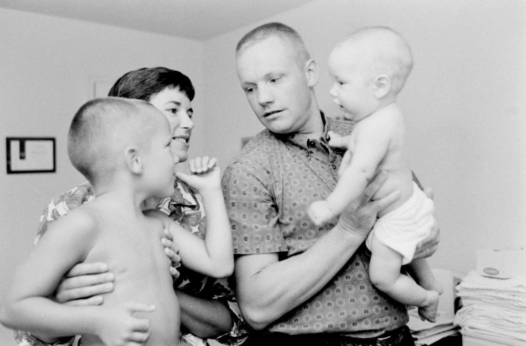 Neil Armstrong z żoną i ich synowie: Mark i Eric