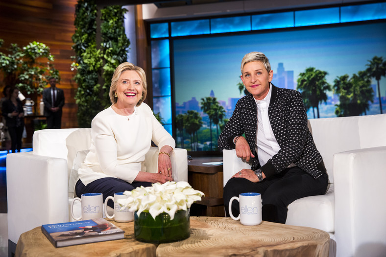 Hillary Clinton i Ellen DeGeneres w programie "The Ellen DeGeneres Show" w 2016 r.