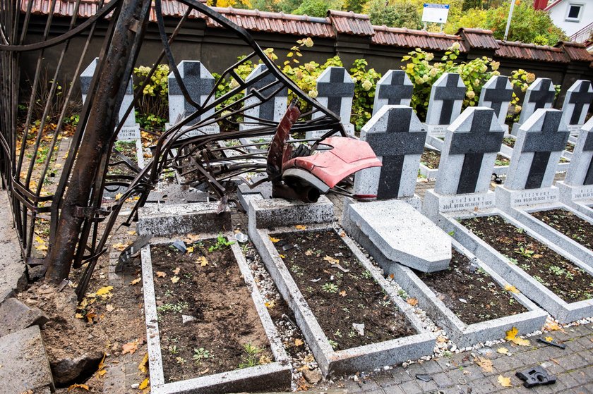 Wypadek na cmentarzu. Widok poraża