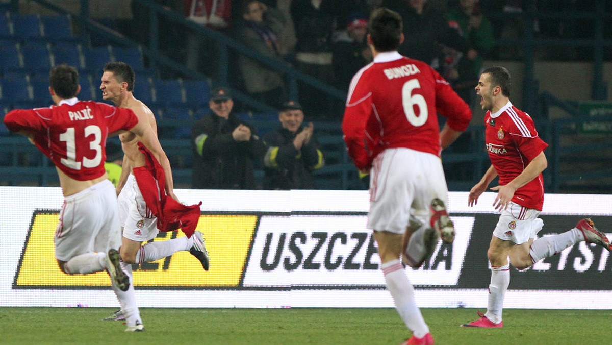 Piłkarze Wisły Kraków odnieśli pierwszą wygraną podczas przygotowań do rundy wiosennej. Podopieczni Roberta Maaskanta pokonali BATE Borysów 3:1 (2:0).
