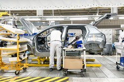 Europejska motoryzacja wciąż pod kreską. Sprzedaż szoruje po dnie