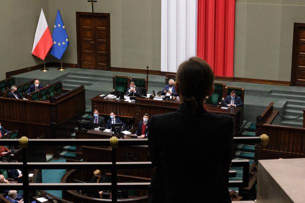 Mec. Zuzanna Rudzińska-Bluszcz na sali obrad niższej izby parlamentu kandydat RPO sejm