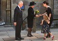 Królowa małżonka i król Karol III spotkali się ze zgromadzonymi przed wejściem do katedry