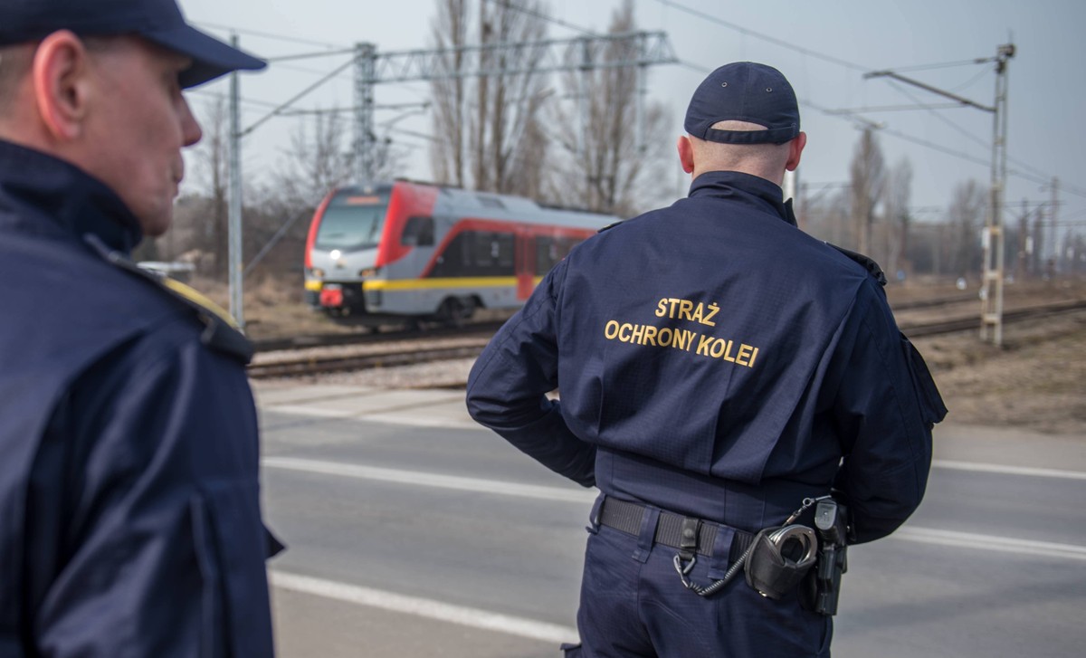 Poszukują do pracy na kolei. Można zarobić choćby 20 tys. zł