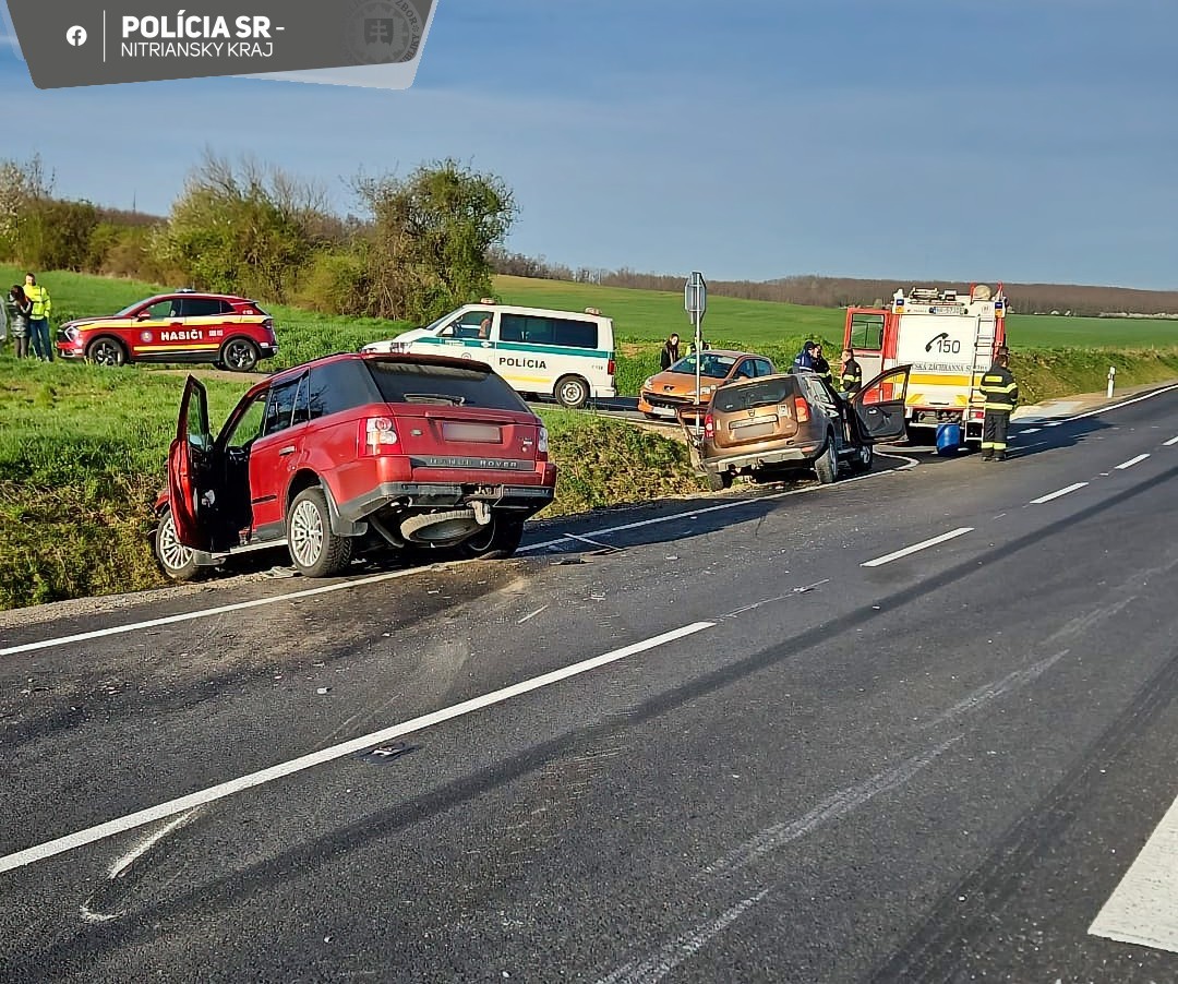 Pri nehode neďaleko Vrábeľ prišiel o život 52-ročný spolujazdec. 