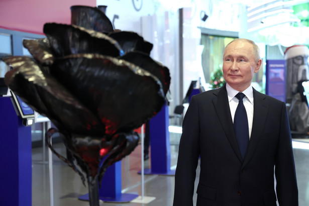 Władimir Putin próbuje przedstawiać zagrożenie dla NATO ze strony Rosji jako wyimaginowane