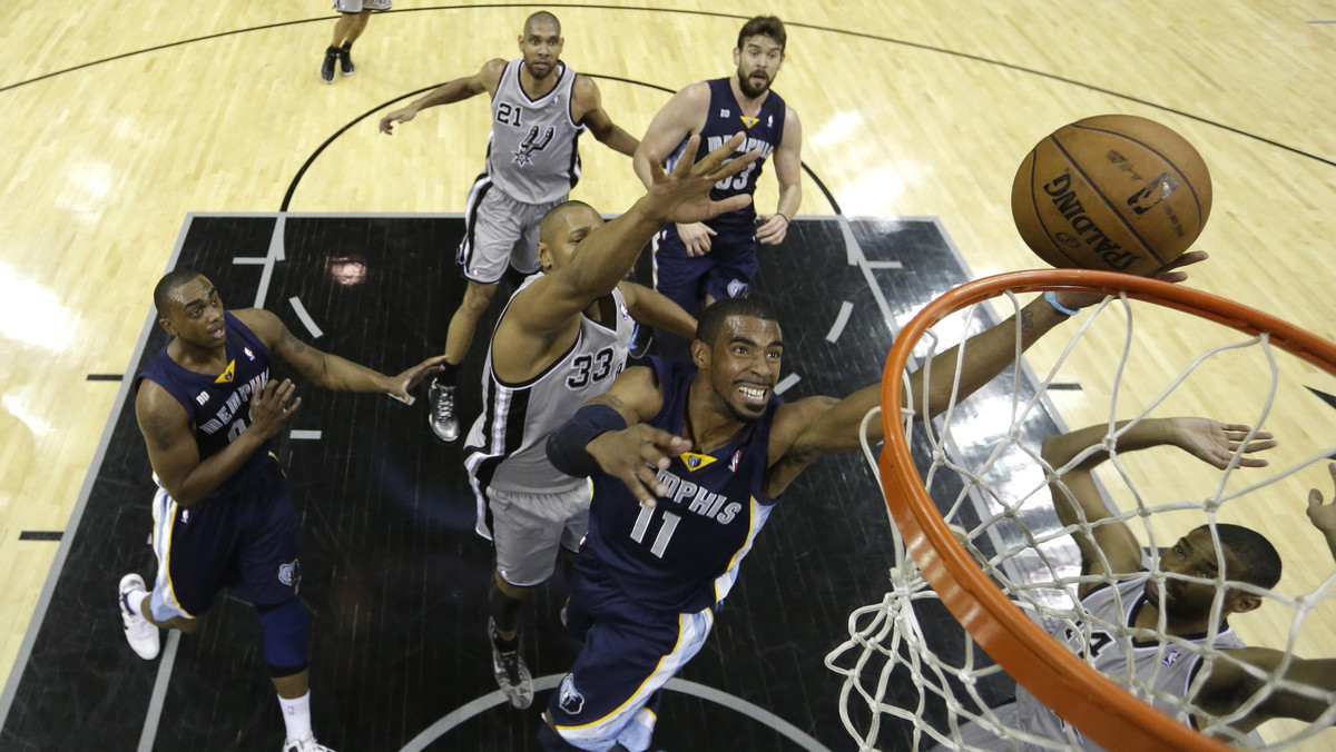 San Antonio Spurs rozbili Memphis Grizzlies 105:83 w pierwszym meczu finału Konferencji Zachodniej ligi NBA. Świetną formą popisał się Tony Parker, który w przeciągu 33 minut gry zdobył 20 punktow.