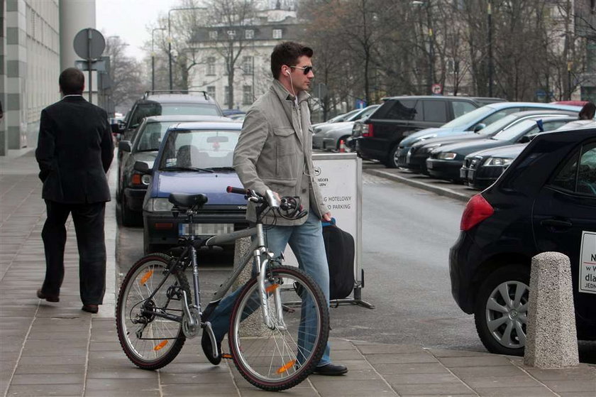 Kammel to gapa. Nie potrafi parkować roweru