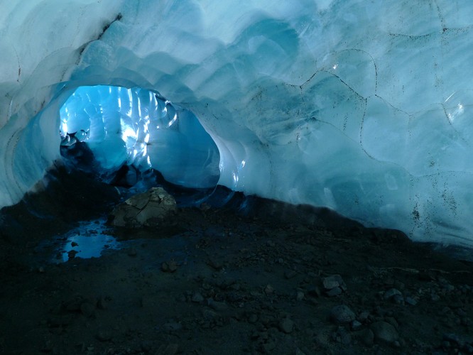 Jaskinia na Islandii fot.flickr/ezioman