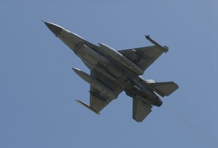 Ile kosztuje godzina lotu F-16, a ile F-35? Ile zarabia pilot F-16 w Polsce?