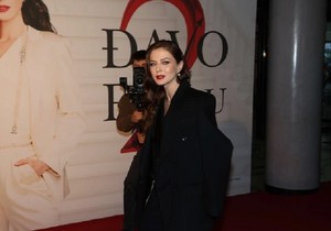 Nina Janković na premijeri "Đavo nosi Pradu 2"