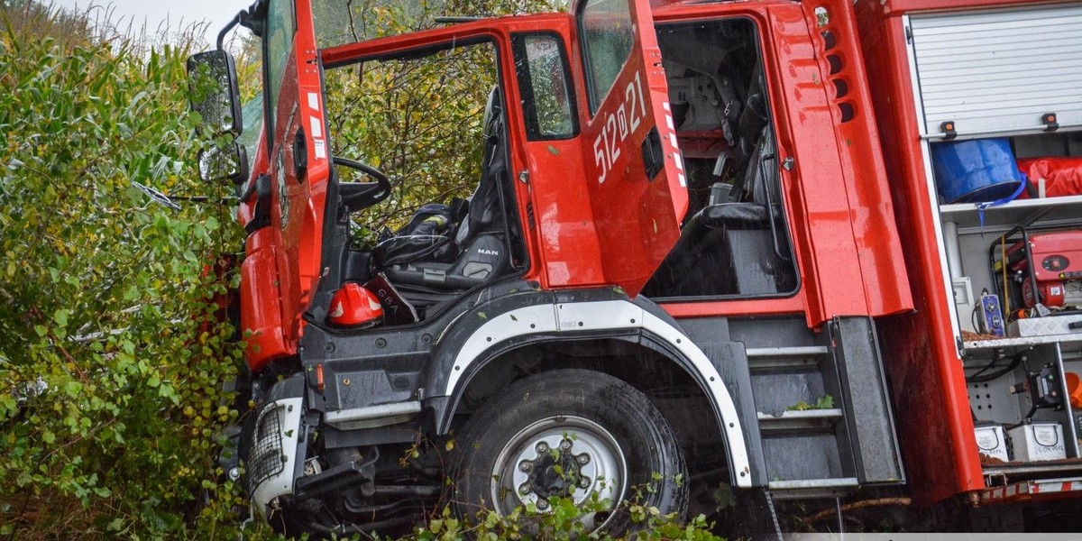 Strażacy jechali na pomoc, trafili do szpitala