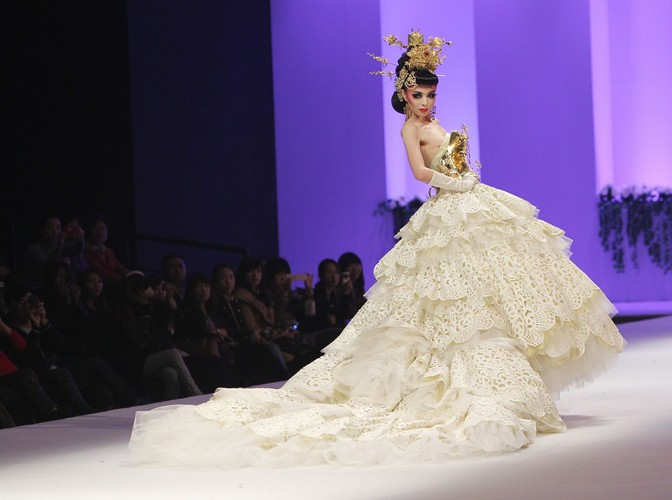 Kolekcja sukien ślubnych Tsai Meiyue na sezon wiosna/lato 2012