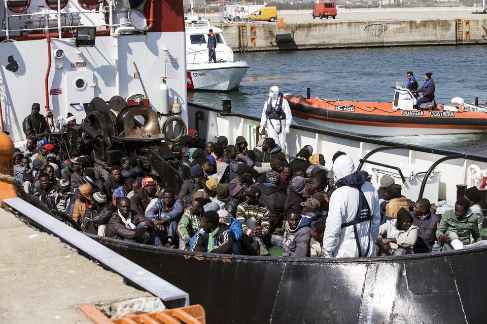 ITALY MIGRATION (110 migrants desembark in Corigliano)