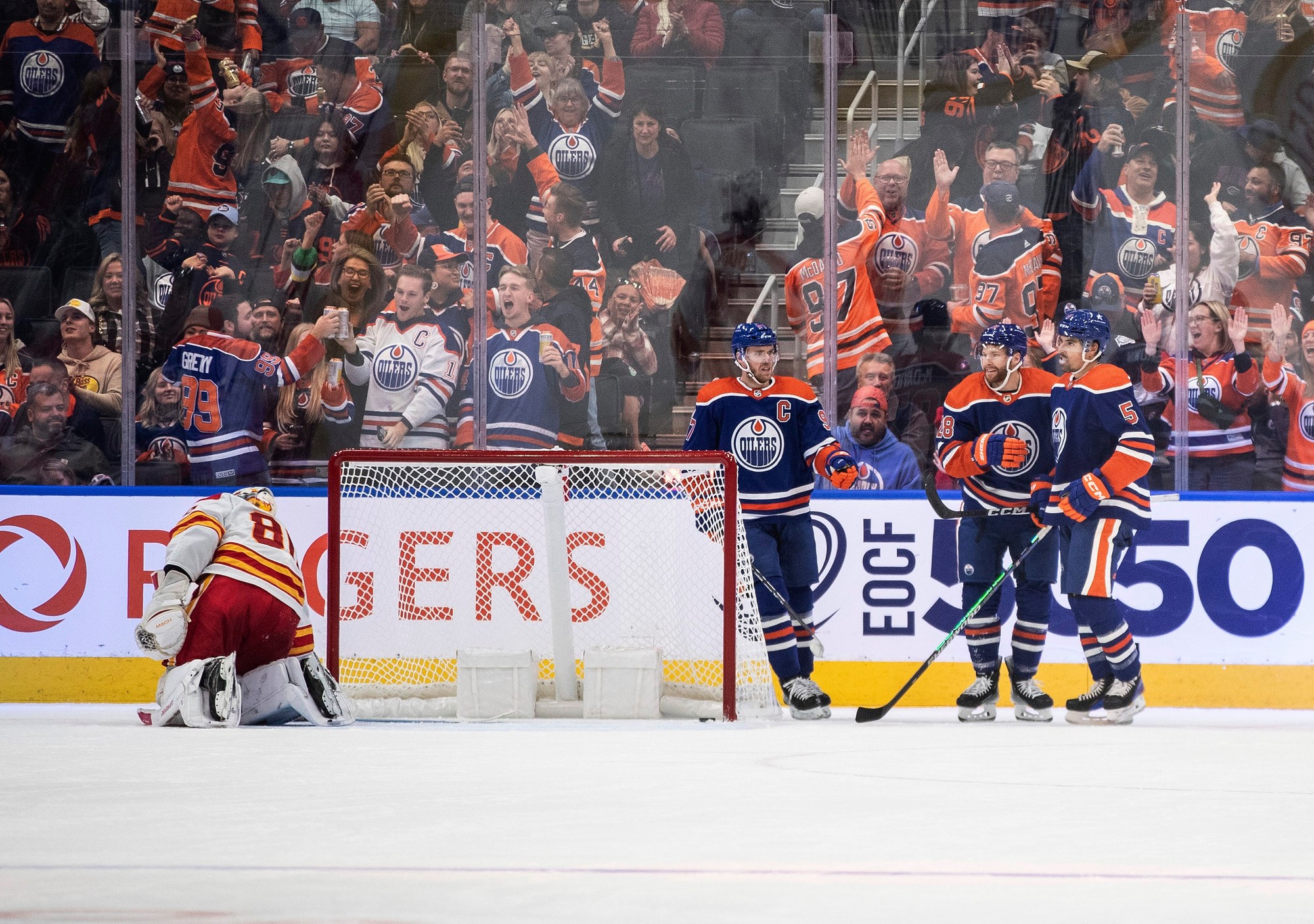Prípravný zápas NHL: Edmonton Oilers - Calgary Flames.