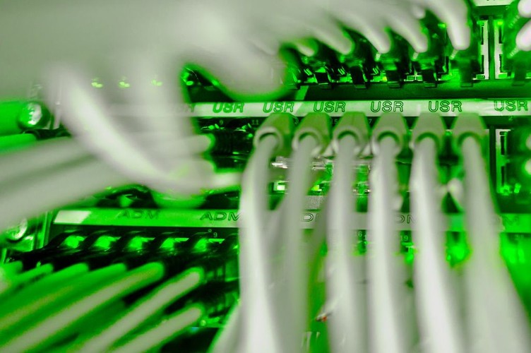 Podczas trwających od końca stycznia prac w głównej serwerowni zainstalowanych zostało m.in.: 360 procesorów Intel Xeon E5-2680v2, 23 TB pamięci RAM Kingston KVR16LR11D4 oraz 72 TB przestrzeni dyskowej w 180 400-gigabajtowych dyskach SSD Intel S3700.