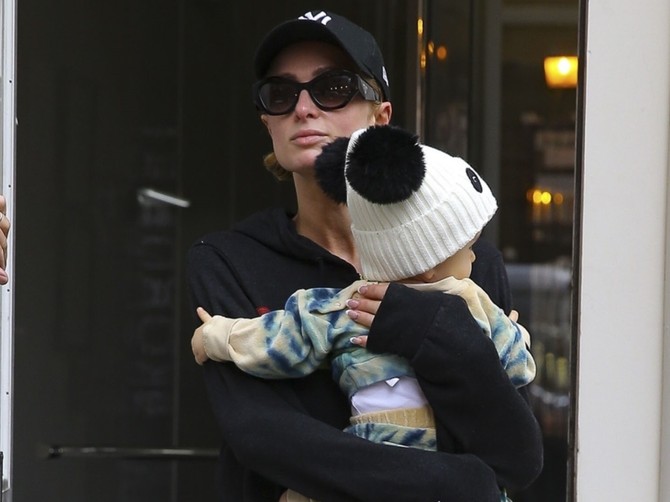 Sina Paris Hilton nazivali su najružnijim detetom na svetu