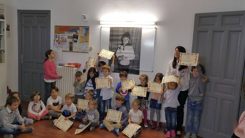 Đacima u prisuetvu roditelja uručene diplome iz srpkog jezika
