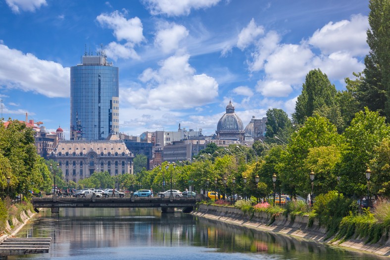 București, România