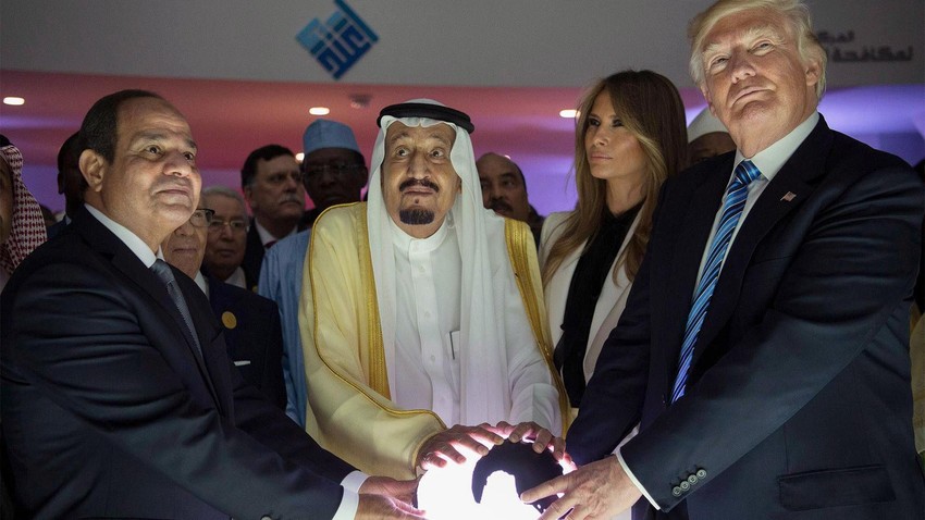 Tramp je rekao da je Saudijska Arabija pristala da kupi američke proizvode u vrednosti od 450 milijardi dolara u 2017. otvarajući put njegovom prvom stranom putovanju u kraljevstvo kao predsednik | Foto: EPA/SAUDI PRESS AGENCY HANDOUT