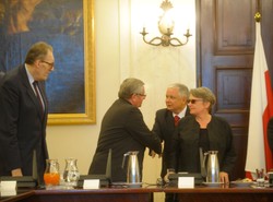 Prezydent w trosce o TVP zachowa abonament