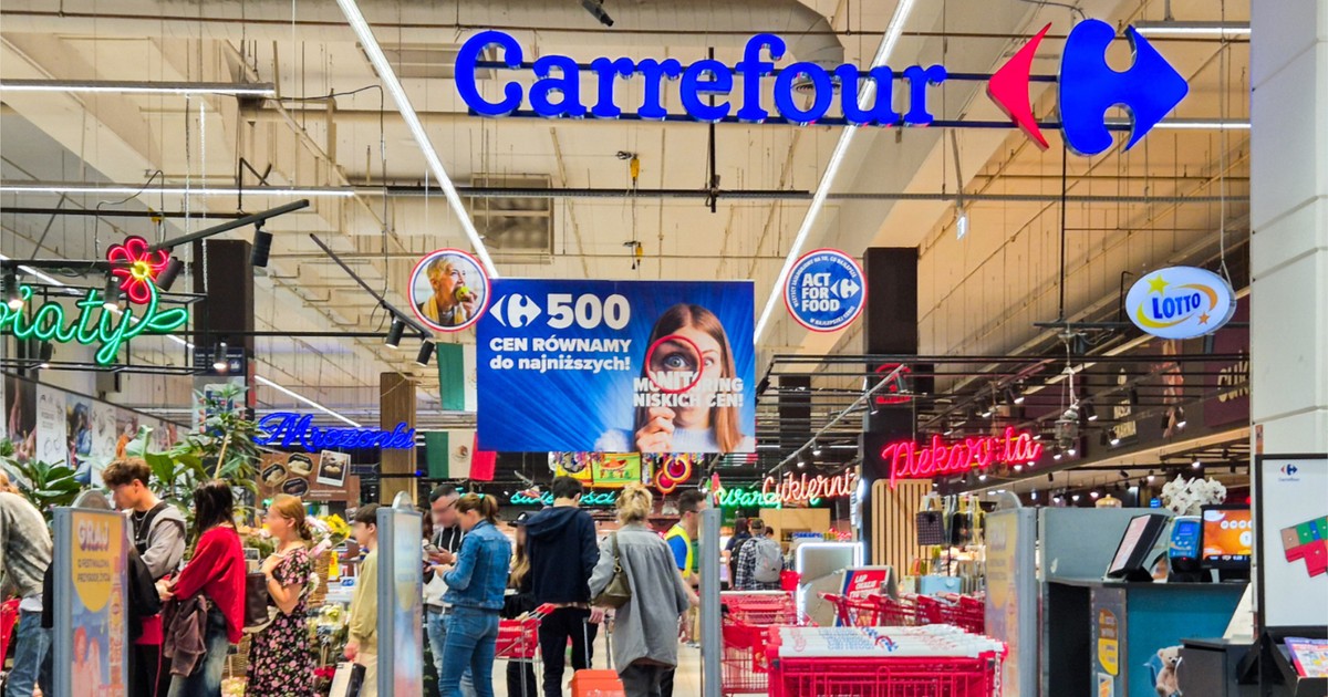Znana sieć dyskontów wykupi sklepy Carrefoura? W branży aż się gotuje
