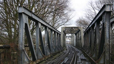Minister infrastruktury: pomysł przebudowy mostu kolejowego narusza prawo