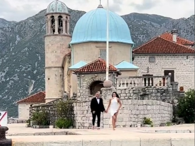 Bračni par izveo pravi egzibicionizam na Gospi od Škrpjela koji je istovremeno romantičan i lud