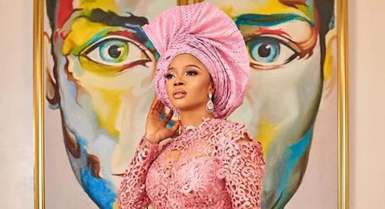 Mo Abudu's daughter, Temidayo, held her traditional engagement last night and the pink and black aso-ebi is something to behold