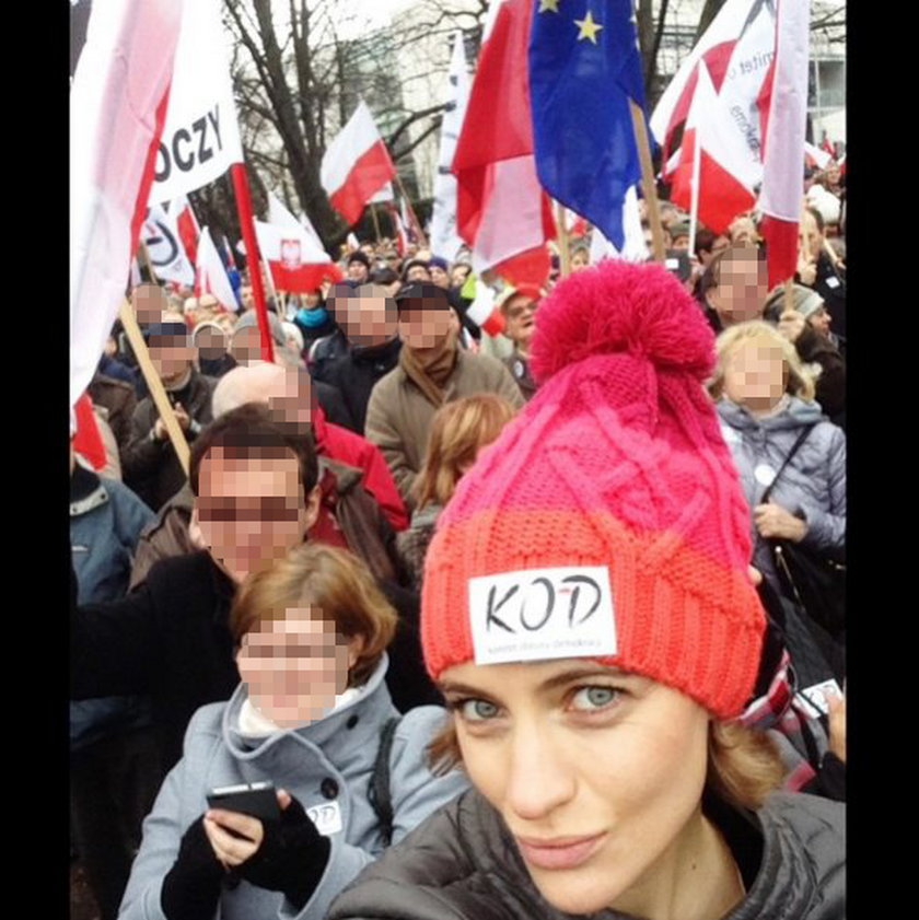 Kuba Wojewódzki z partnerką na demonstracji KOD