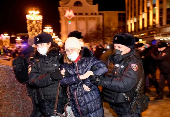 Rosjanie, którzy protestują przeciwko wojnie w Ukrainie, trafiają do aresztów