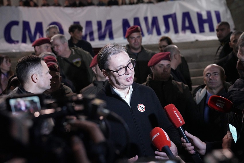 Predsednik Srbije Aleksandar Vučić ispred Skupštine Srbije