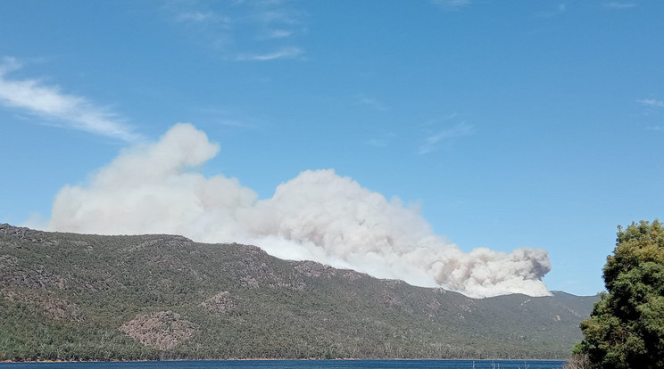 Újabb több száz lakost evakuáltak Ausztráliában a pusztító bozóttüzek miatt / Fotó: MTI/EPA/AAP/Halls Gap tűzoltósága