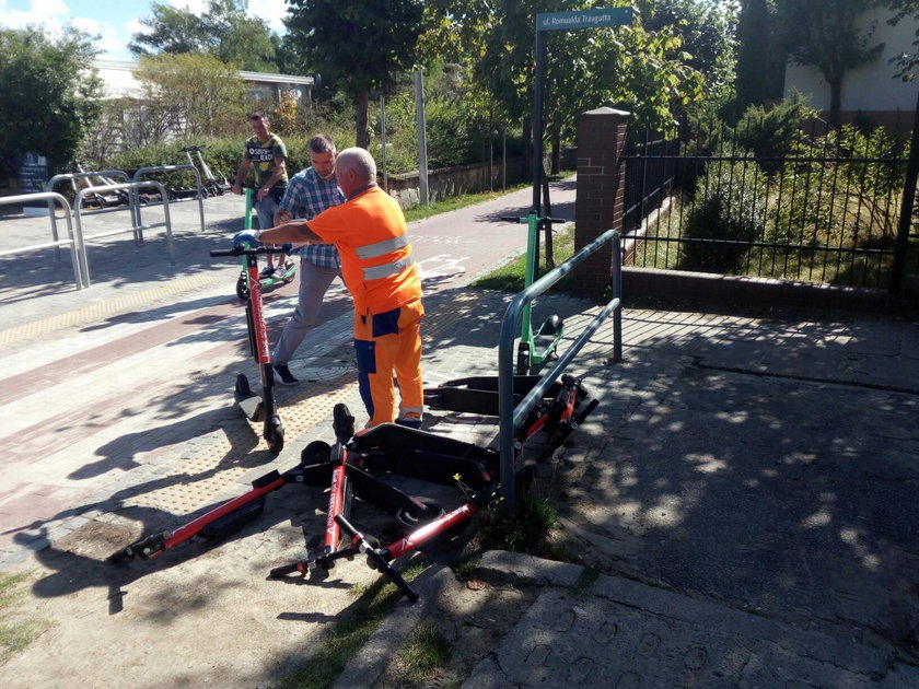 Hulajnogi codziennie zbierają pracownicy sopockiego ZDiZ.