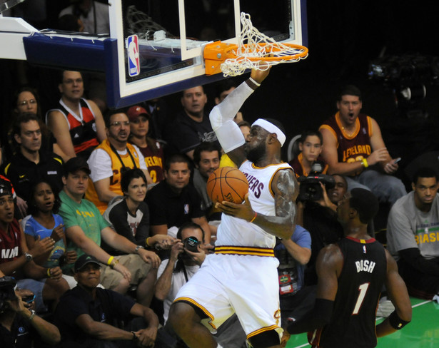 Liga NBA - LeBron James pobił kolejny rekord. Cavaliers lepsi od Hornets