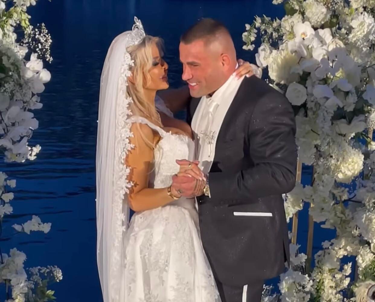 Prvý tanec novomanželov Karlosa Vémolu a Lely Ceterovej. 