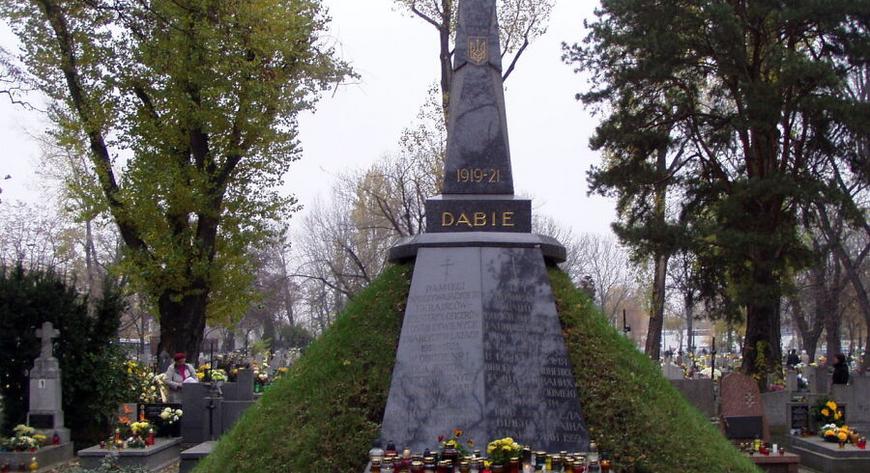 Na Ukrainie święto zmarłych (hrobki), według kalendarza juliańskiego, przypada tydzień po Wielkanocy.