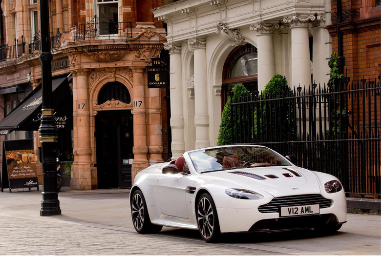 Aston Martin V12 Vantage: roadster dla wybranych