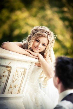 Kiedyś nawet nie było takich pomysłów... Na jakie zdjęcia decydują się dzisiaj pary młode?