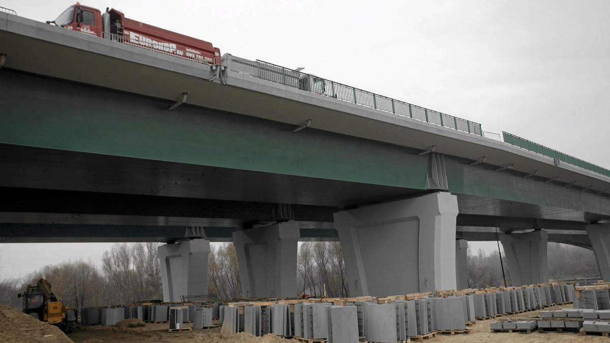 Nareszcie. Nadzór budowlany wydał dziś pozwolenie na użytkowanie mostu Skłodowskiej-Curie, nazywanego potocznie Północnym. Miasto urządzi tam w sobotę dzień otwarty zakończony imprezą, a pierwsze auta wjadą na przeprawę w niedzielę.