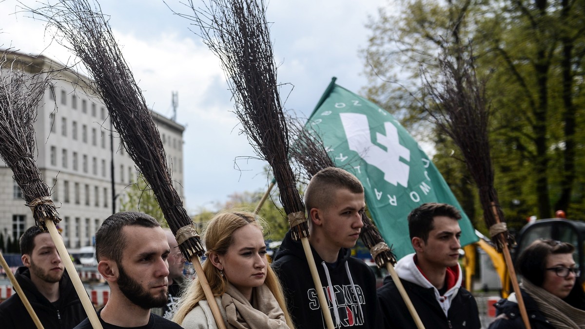 Nie ma potrzeby, by rada miasta przyjmowała stanowisko w związku z marszem ONR w Białymstoku - zdecydowała większość radnych. Przejęcia stanowiska chciała PO; zdaniem PiS, które ma większość, to próba zbijania kapitału politycznego kosztem wizerunku miasta.