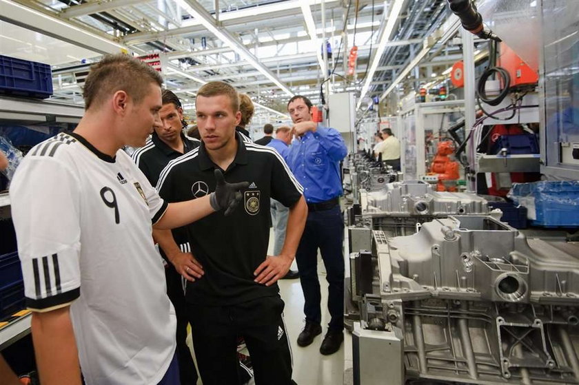 Reprezentacja niemiec w fabryce Mercedesa