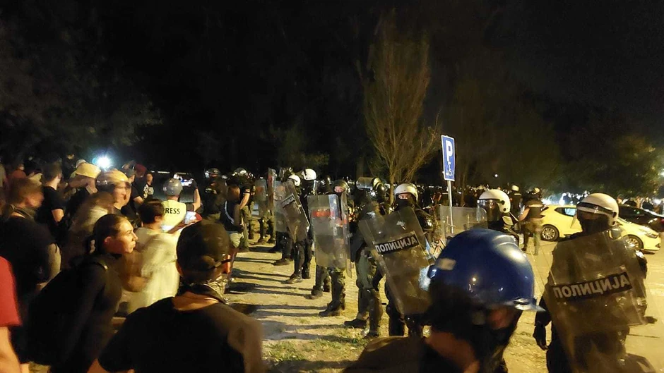 Kordon policije ispred Filozofskog fakulteta