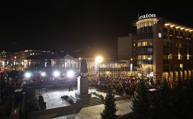 Zgromadzenie zorganizowane przez PiS przy pomniku Wincentego Witosa na placu Trzech Krzyży w Warszawie