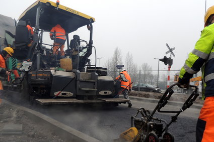 Samorządy otrzymają więcej środków od rządu na remonty dróg